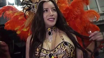 Maria Nagai lutscht Schwanz mit ihrem geilen großen Arsch