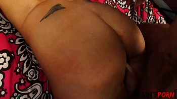 Valerie no 69 com peitos e bunda grandes, sentando na cara