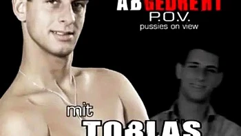 Chupando y ordeñando a la nena