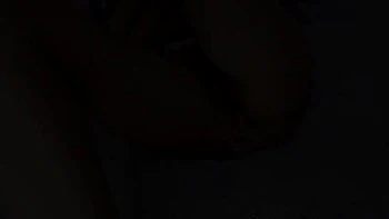 Masturbação anal rápida solo de MILF amadora cabeluda