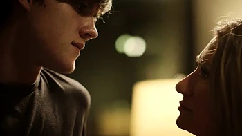 Sloan Rider desejando chupadas da madrasta