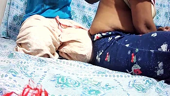 Dasi indiana Bhabhi e Dewar se masturbam no quarto