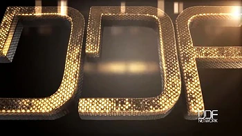 Брюнетка студентка дрочит киску на каблуках