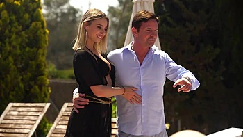 Нэнси 26, татуированная француженка с большими сиськами трахается