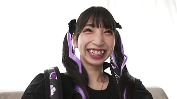 Süße Schönheit saugt Schwanz tief