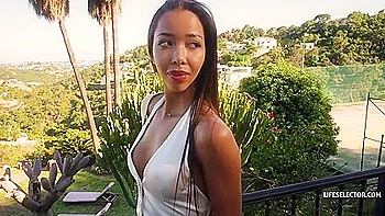 Lia Lin se folla un gran polla al aire libre en POV