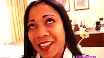 Jade fode de vaqueira com peitos grandes e bunda curvada