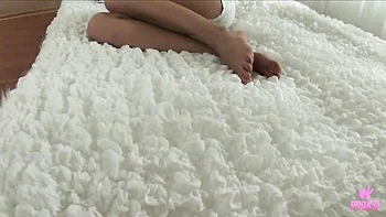 Verführerisches blondes Nymphet reitet hart und fickt