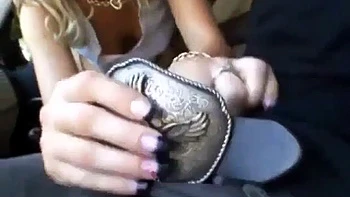 Саманта Син сосет и лижет огромную задницу