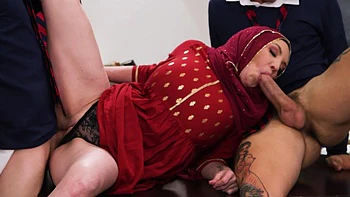 Professora Kiki Daire leva uma surra de rola selvagem na sala