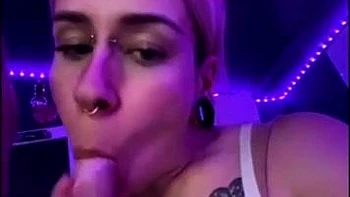 Любительницы сосут и получают жесткий трах сзади