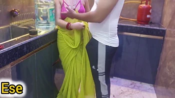 Писюлька Алишии Бхабхи мокнет и жестко трахает