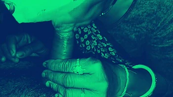 Indische Amateurbrünette lutscht den besten Schwanz