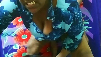 Тамильская жена трахается в жесткой позе с мужем