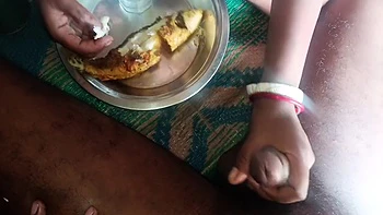 Bebiendo con la desi bhabhi y haciendo una mamada