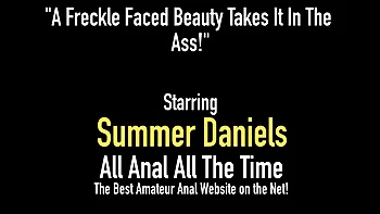 Loira jovem leva anal e é fodida de quatro