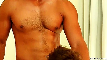 Loca orgía gay y bi de Lucy Hart en Eslovenia