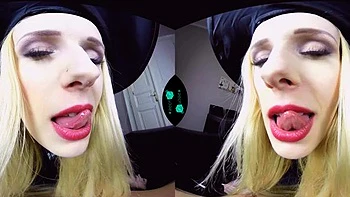 Titten-Cowgirl lutscht Schwanz im POV