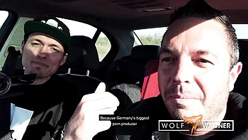 Jessii Van Riva pequena de cabelo azul fodendo alemão cru