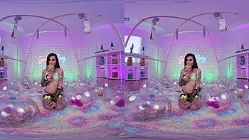 Luna folla duro en latex y hace una mamada cowgirl