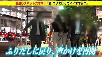 Japonesa fode com dedos, boquete, peitos grandes