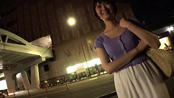 Chica alta asiática follada con lubricante