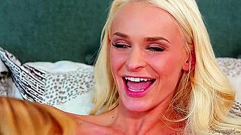 Milf madrasta e adolescente lésbica em fantasia