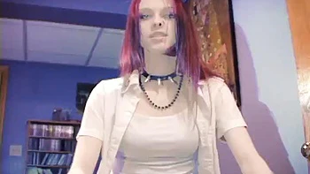 Liz Vicious fickt Doggy und spritzt im Mund