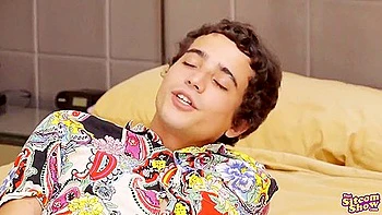 Chloe Cherry et brunette en trio teen