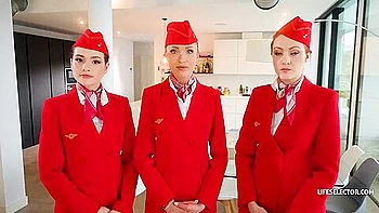 Trois hôtesses se font baiser sévère - ados japonais