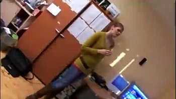 Jenny Noel chevauche une grosse queue dure avec un minou amateur