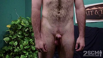 Furry con pija pequeña se masturba amateur