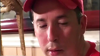 Holly fickt Doggy und Missionarsstellung, leckt Fotze