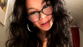 Cute Asian Girl Gets Freaky Solo on Cam