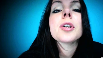 Hypnotized brunette cums solo on cam