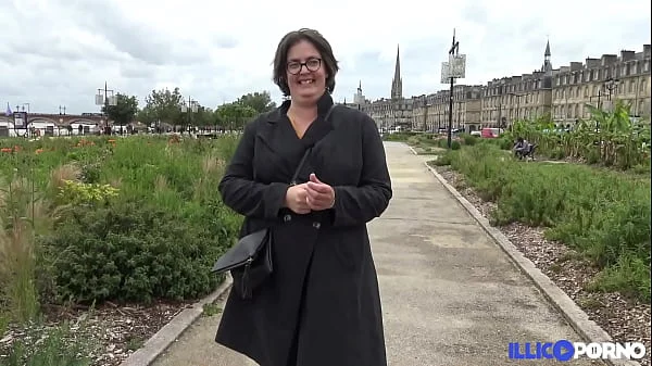 Barbara, coquine et ronde, trompe son mec pour une bonne sodomie