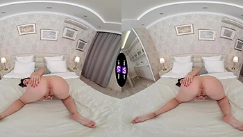 Dirty Lola shows off her huge naturals in VR