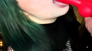 Solo Teen Using Toys Hairbrush and Finger Free Porn