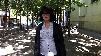 Amateur brunette works on a big cock