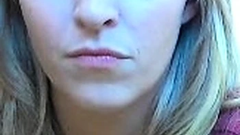 Close up MILF masturbation